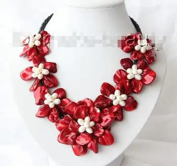 klasikinis baltas baroko gėlavandenių perlų raudona korpuso gėlių odos karoliai